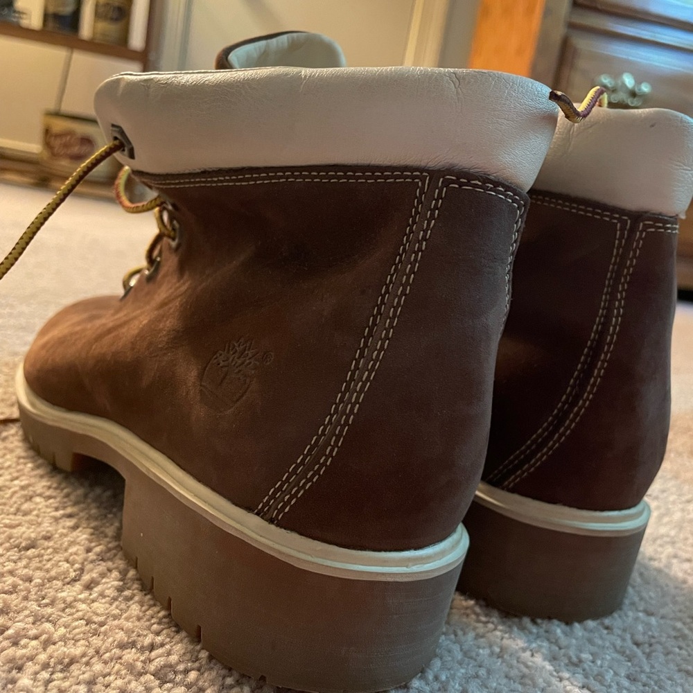 Barely worn brown women Timberland boots